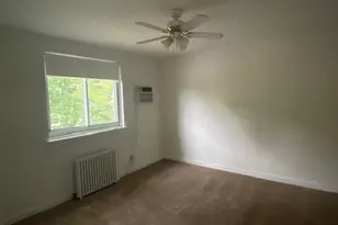 260-23 Langston Ave, Glen Oaks, NY 11004 - Photo 9