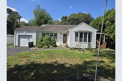 1556 N Gardiner Drive, Bay Shore, NY 11706 - Photo 1