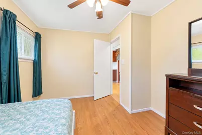 35 Meeting Lane, Hicksville, NY 11801 - Photo 13