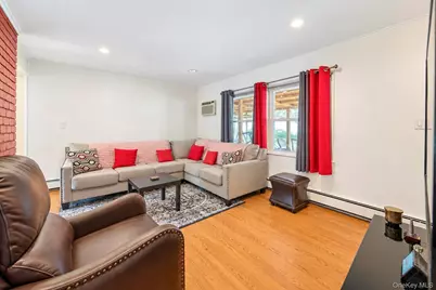 35 Meeting Lane, Hicksville, NY 11801 - Photo 5