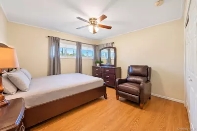 35 Meeting Lane, Hicksville, NY 11801 - Photo 9