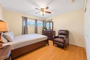 35 Meeting Ln, Hicksville, NY 11801 - Photo 9