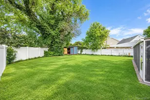 35 Meeting Ln, Hicksville, NY 11801 - Photo 25