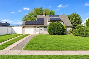 35 Meeting Ln, Hicksville, NY 11801 - Photo 23