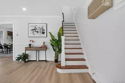 37 Jayson Avenue, Great Neck, NY 11021 - Photo 5