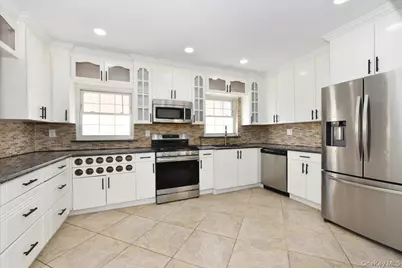7627 175th Street, Fresh Meadows, NY 11366 - Photo 15