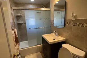 1023B E 229th St, Bronx, NY 10466 - Photo 9