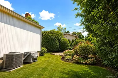 54 Magnolia Lane, Jericho, NY 11753 - Photo 17