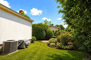 54 Magnolia Ln, Jericho, NY 11753 - Photo 17