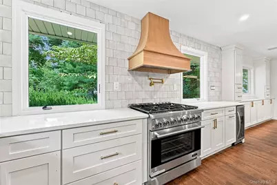 10 Moonedge Road, Northport, NY 11768 - Photo 7