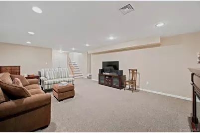 154 Celler Avenue, New Hyde Park, NY 11040 - Photo 27