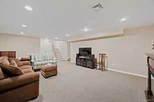 154 Celler Ave, New Hyde Park, NY 11040 - Photo 27