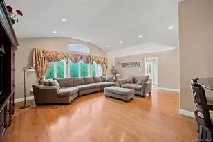 154 Celler Ave, New Hyde Park, NY 11040 - Photo 13