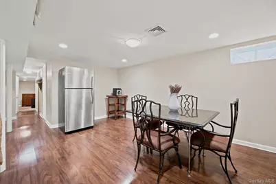154 Celler Avenue, New Hyde Park, NY 11040 - Photo 23