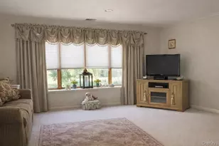 20 Laurel Ave, East Islip, NY 11730 - Photo 5
