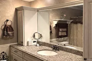 20 Laurel Ave, East Islip, NY 11730 - Photo 11