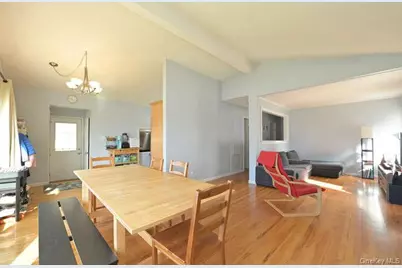 10 Pickwick Drive S, Hicksville, NY 11801 - Photo 5