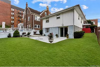 552 Briar Place, Far Rockaway, NY 11691 - Photo 17