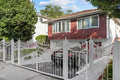 552 Briar Place, Far Rockaway, NY 11691 - Photo 3