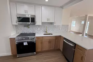 605 S Ocean Ave, Freeport, NY 11520 - Photo 3