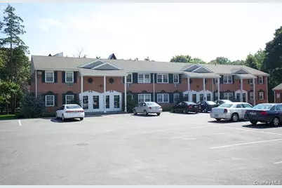 64 S Clinton Avenue #4B, Bay Shore, NY 11706 - Photo 1