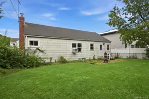 1095 Huckleberry Rd, Bellmore, NY 11710 - Photo 21