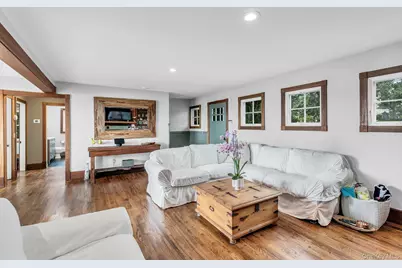 310 E Montauk Highway, Hampton Bays, NY 11946 - Photo 11