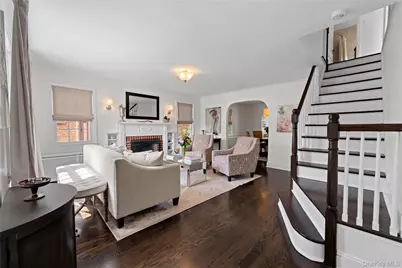 33 Ogden Avenue, East Williston, NY 11596 - Photo 3