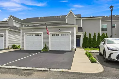 262 Silver Timber Drive, Yaphank, NY 11980 - Photo 17