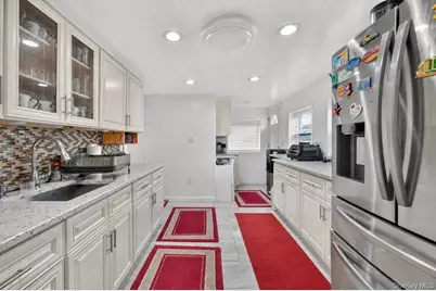 255 Cochran Place, Valley Stream, NY 11581 - Photo 9