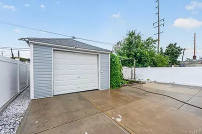 255 Cochran Place, Valley Stream, NY 11581 - Photo 5