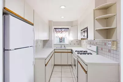 21-08 Ditmars Boulevard, Astoria, NY 11105 - Photo 19