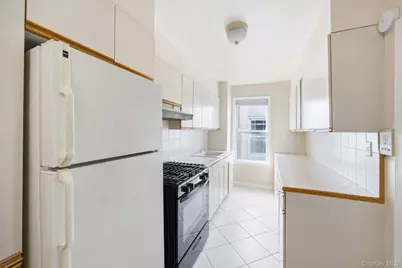 21-08 Ditmars Boulevard, Astoria, NY 11105 - Photo 9