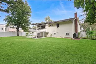 12 Bennington Pl, Wheatley Heights, NY 11798 - Photo 29