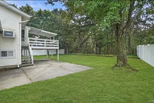 12 Bennington Pl, Wheatley Heights, NY 11798 - Photo 27