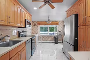12 Bennington Pl, Wheatley Heights, NY 11798 - Photo 11