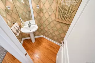 7 Wood Hollow Dr, Westhampton, NY 11977 - Photo 23