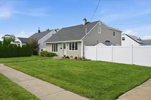 47 Berkeley Pl, Massapequa, NY 11758 - Photo 3