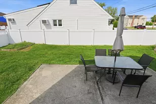 47 Berkeley Pl, Massapequa, NY 11758 - Photo 29