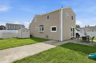 47 Berkeley Pl, Massapequa, NY 11758 - Photo 23