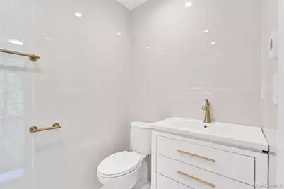 25 Hemlock Lane, Roslyn Heights, NY 11577 - Photo 31
