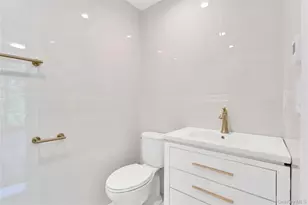 25 Hemlock Ln, Roslyn Heights, NY 11577 - Photo 31