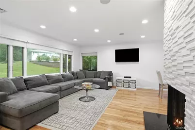 29 Sycamore Drive, Roslyn, NY 11576 - Photo 5