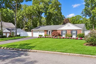 3 Barnsley Crescent, Mount Sinai, NY 11766 - Photo 3