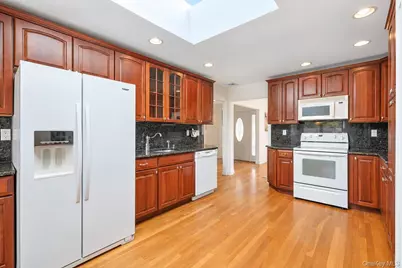 3 Barnsley Crescent, Mount Sinai, NY 11766 - Photo 7