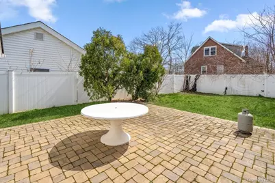 125 W 3rd Street, Ronkonkoma, NY 11779 - Photo 21