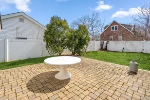 125 W 3rd St, Ronkonkoma, NY 11779 - Photo 21