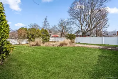 125 W 3rd Street, Ronkonkoma, NY 11779 - Photo 23
