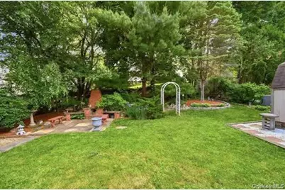 30 Greenvale Circle, White Plains, NY 10607 - Photo 29