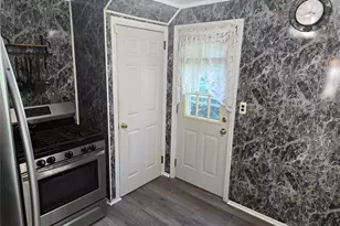 30 Greenvale Cir, White Plains, NY 10607 - Photo 9